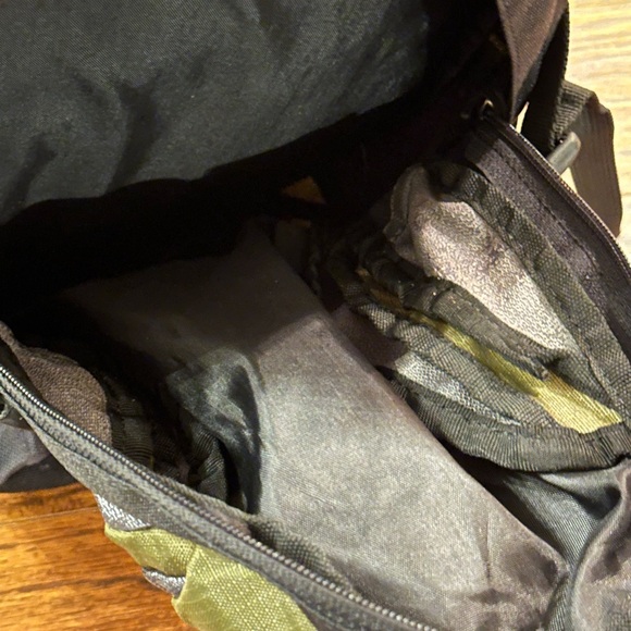 The North Face Remedy Backpack - Green & Black  $25 - Picture 4 of 4